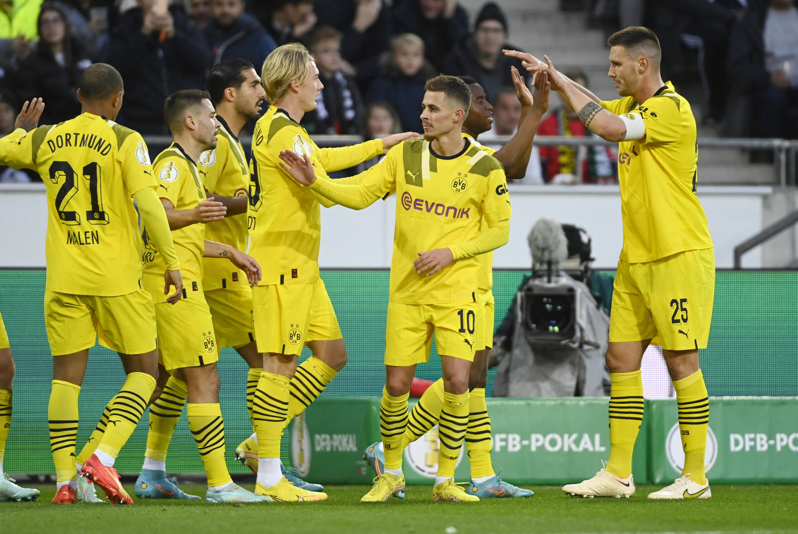 Dortmund là đối thủ lần này của Việt Nam khi ra sân