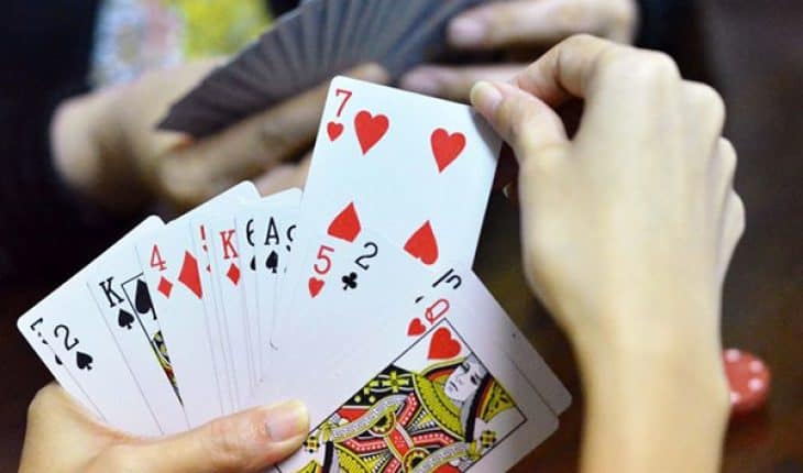 chơi game bài tiến lên