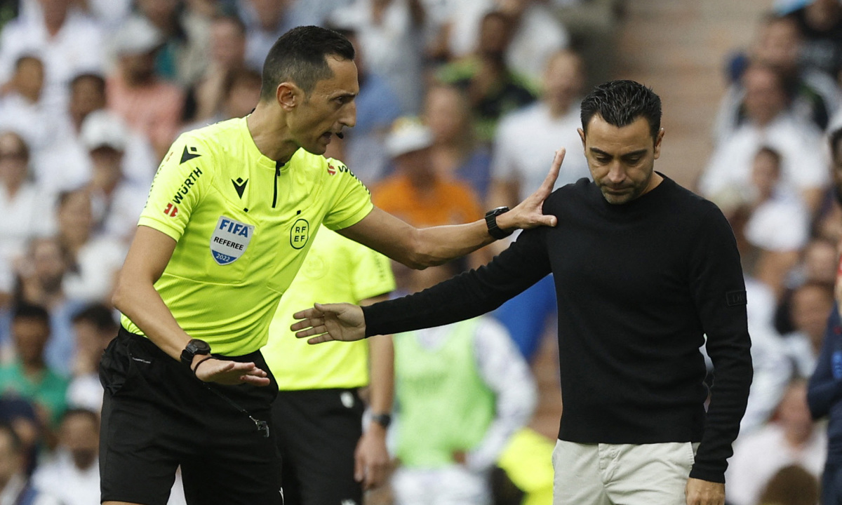 Barca dính nghi án dùng tiền mua trọng tài