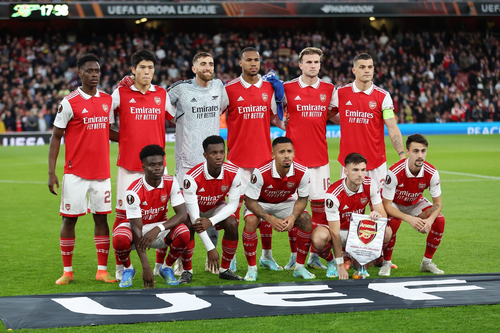 Arsenal cũng được biết đến là câu lạc bộ bóng đá chuyên nghiệp