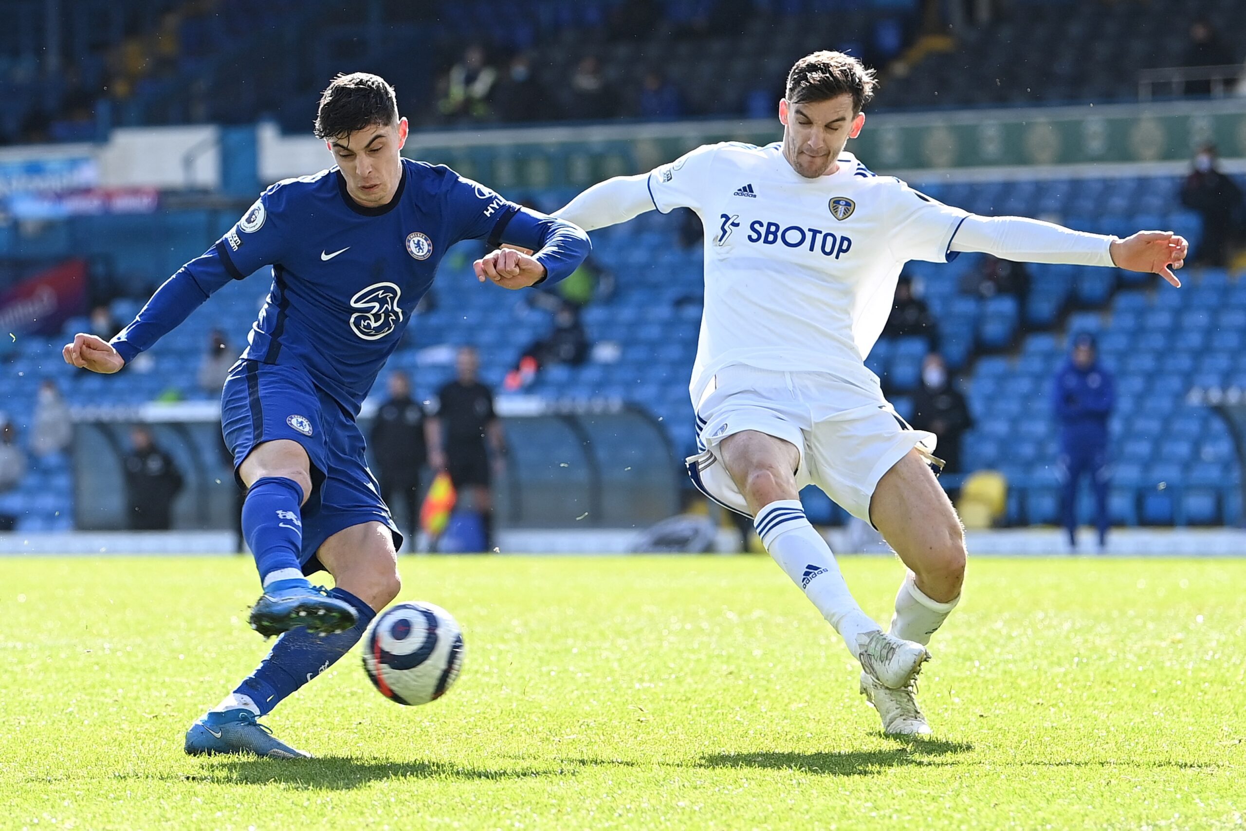 Chelsea vs Leeds đã có nhiều trận đối đầu trên sân cỏ