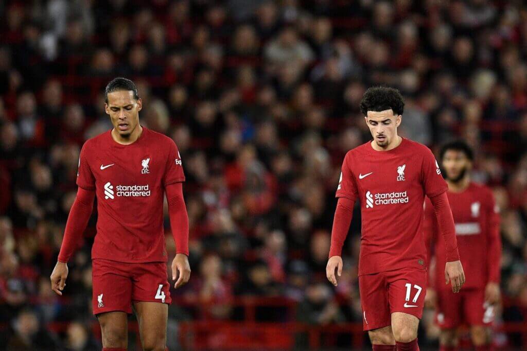 Liverpool đau đầu vì hàng công