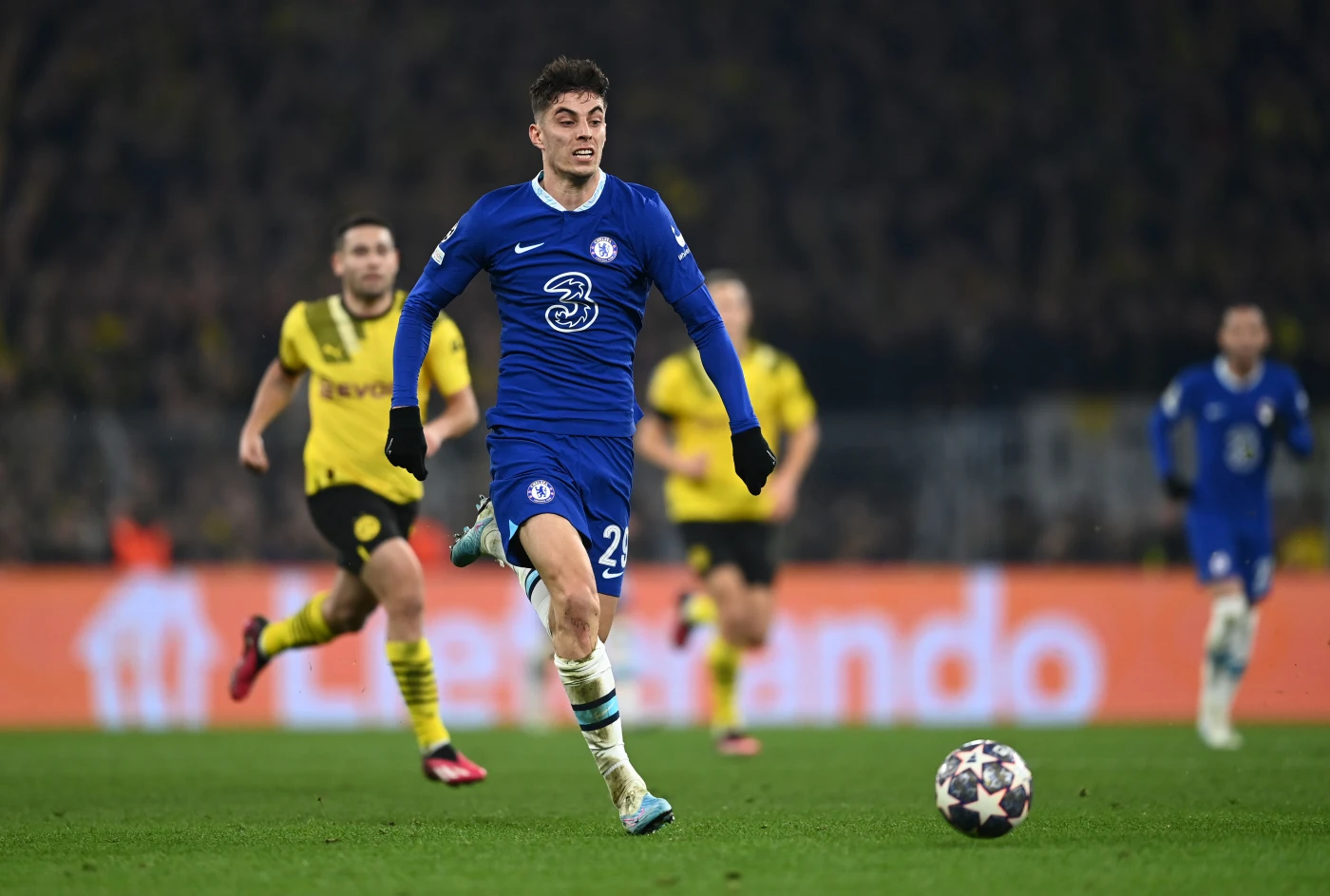 Trận lượt đi kết thúc với kết quả có lợi cho Dortmund
