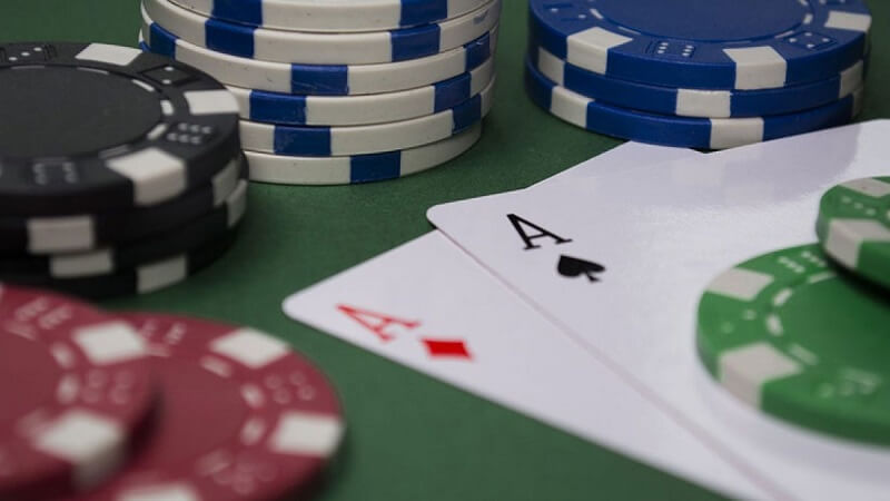 Cách chơi bài xì dách đơn giản cùng uk88 game bài